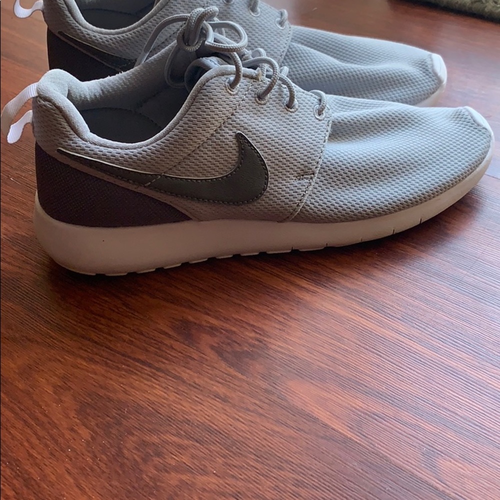 Nike tennis shoes unisex 6 in men’s women’s 8